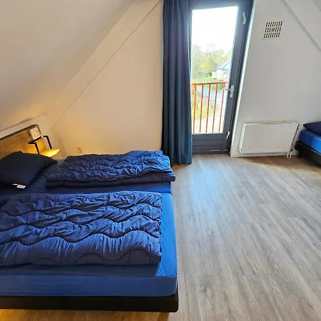 Semesterbostad New 3 Bedroom House 7 People *