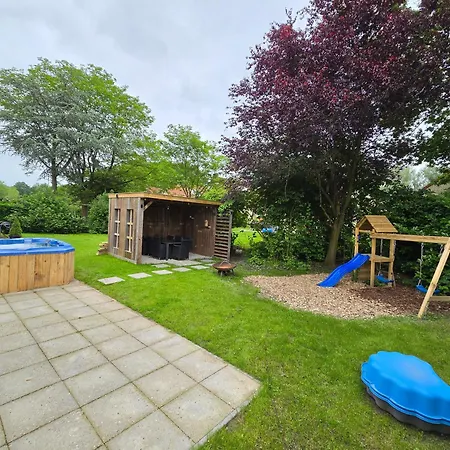 New 3 Bedroom House 7 People