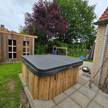 New 3 Bedroom House 7 People